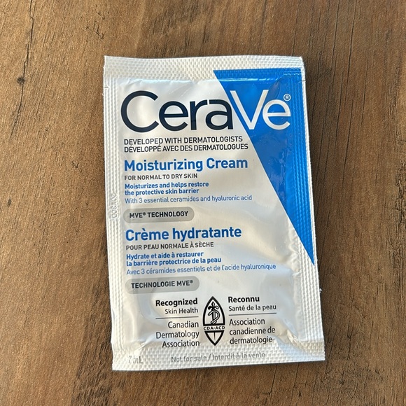 💖FREE ADD-ON💖 Skincare Sample Pack - Picture 4 of 8